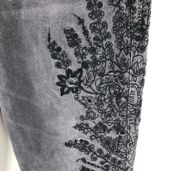 Free People Embroidered Girlfriend Jeans Size 24 - Picture 5 of 5